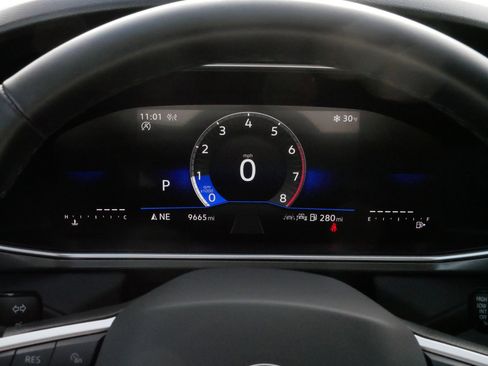 Used 2025 Volkswagen Taos SE image 21