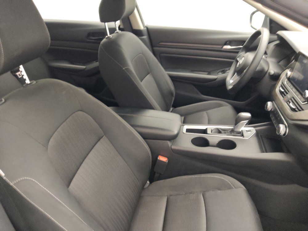Used 2025 Nissan Altima 2.5 SV FWD image 21