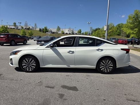 Used 2025 Nissan Altima 2.5 SV image 3