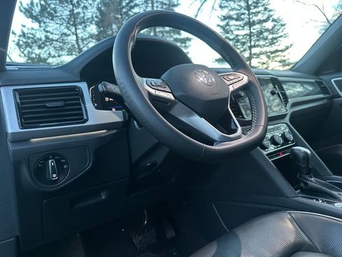 Certified 2021 Volkswagen Atlas Cross Sport SEL Premium image 6