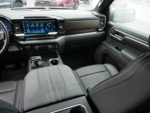 Certified 2025 Chevrolet Silverado 1500 High Country w/ Technology Package image 11