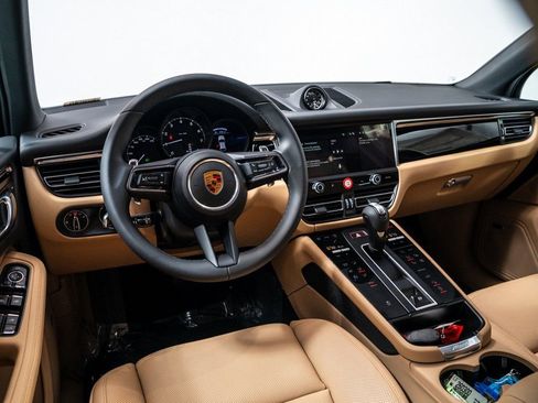 New 2026 Porsche Macan image 4