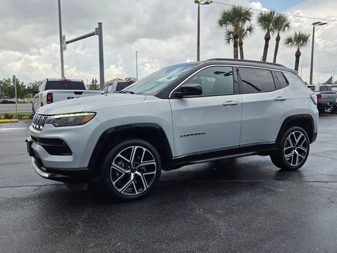 Certified 2025 Jeep Compass Limited w/ Elite Group AWD/4WD image 3
