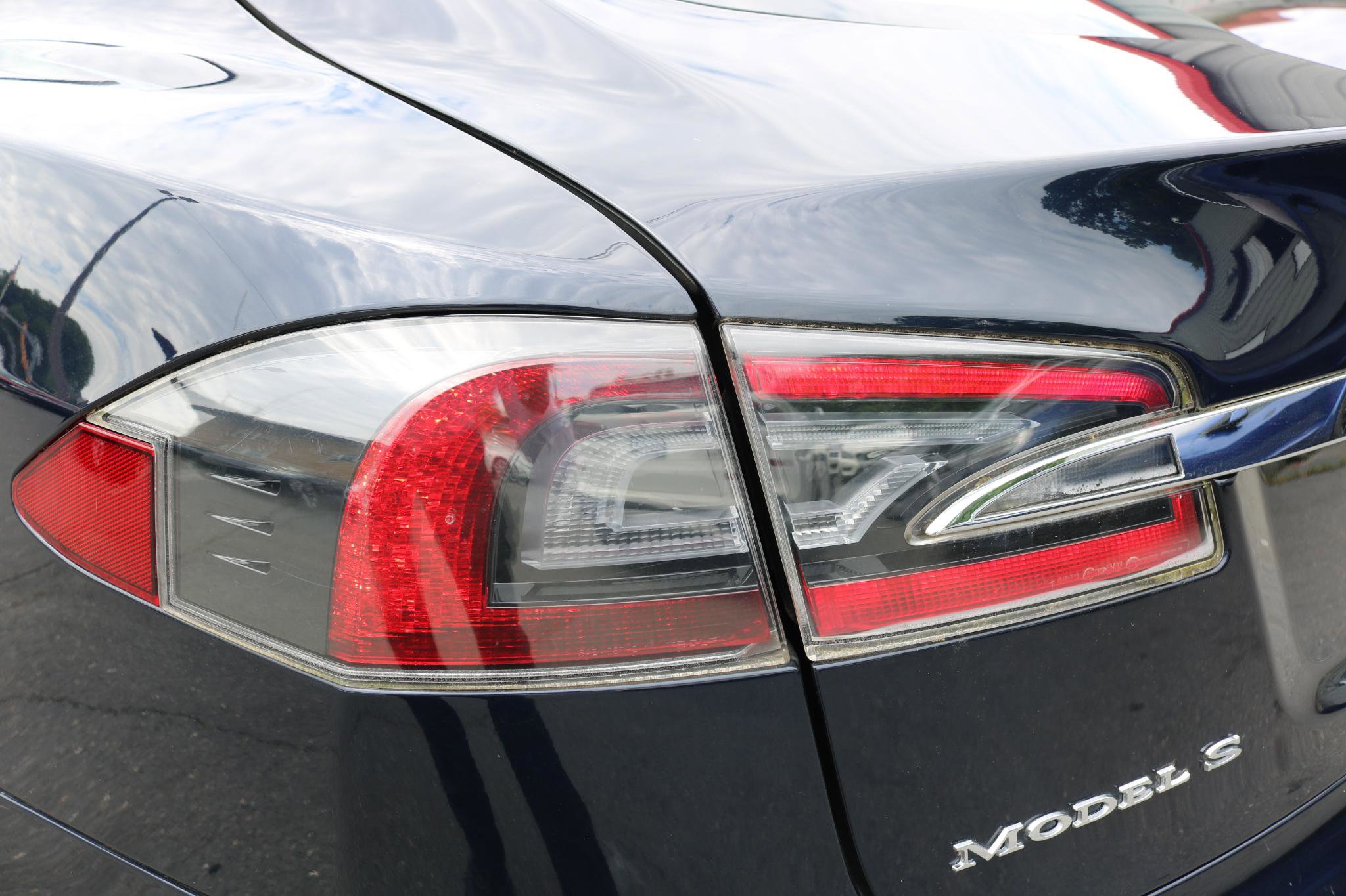 Used 2013 Tesla Model S RWD image 11