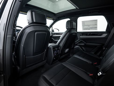 New 2026 Porsche Cayenne image 23