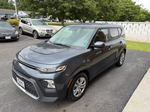Used 2020 Kia Soul LX FWD image 2