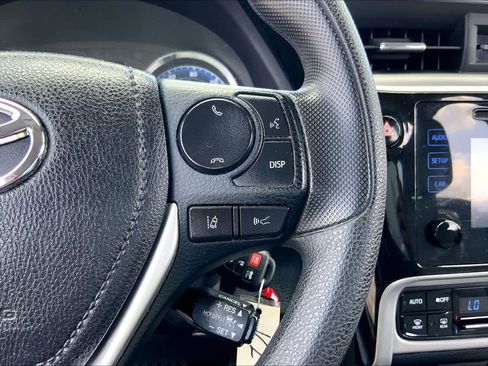 Used 2018 Toyota Corolla LE FWD image 24