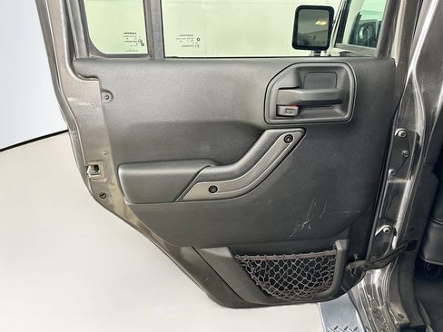Used 2018 Jeep Wrangler Unlimited Sahara AWD/4WD image 23