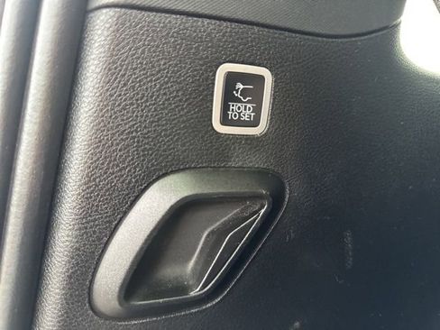 Certified 2024 Jeep Wagoneer Series II image 18