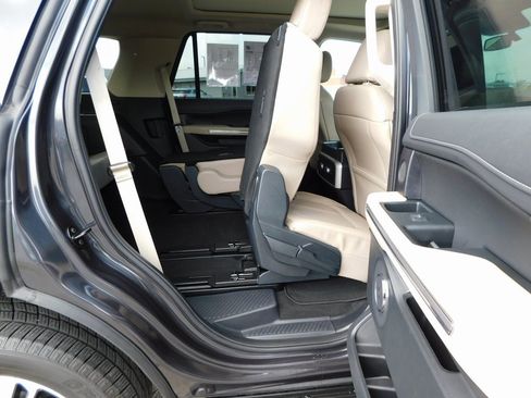 Used 2024 Ford Expedition Limited image 33
