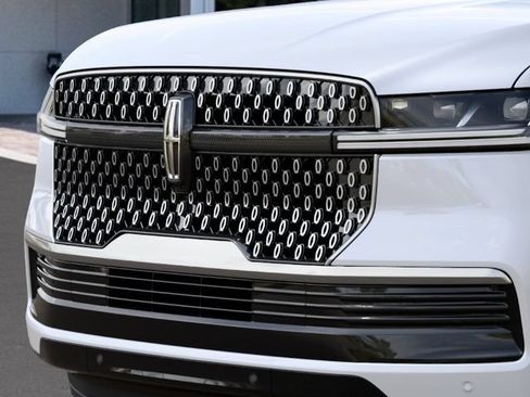 New 2027 Lincoln Navigator Premiere RWD image 17