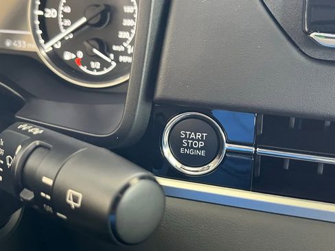 Used 2024 Mitsubishi Outlander ES image 37