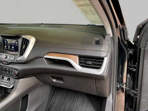 Used 2020 GMC Terrain SLE w/ Elevation Edition FWD image 25