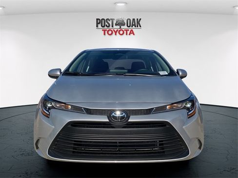 Used 2026 Toyota Corolla LE image 2