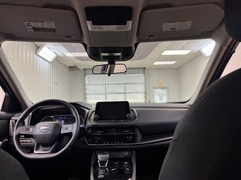 Used 2025 Nissan Rogue SV image 19