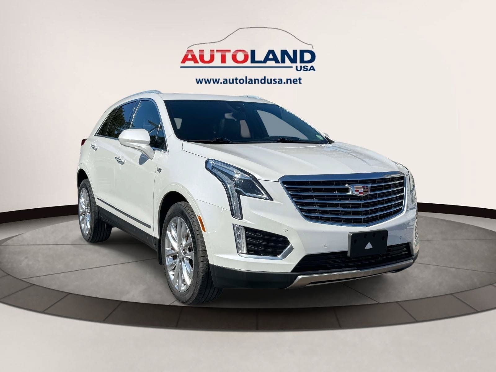 Used 2017 Cadillac XT5 Platinum AWD/4WD image 2