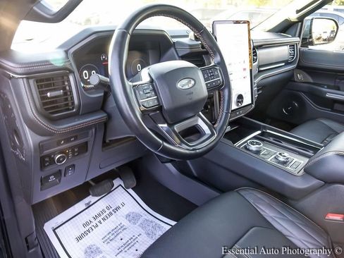 Used 2024 Ford Expedition Platinum image 15