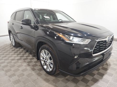 Used 2024 Toyota Highlander Limited AWD/4WD image 4