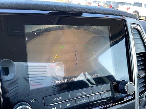 Used 2021 Nissan Titan SV image 13