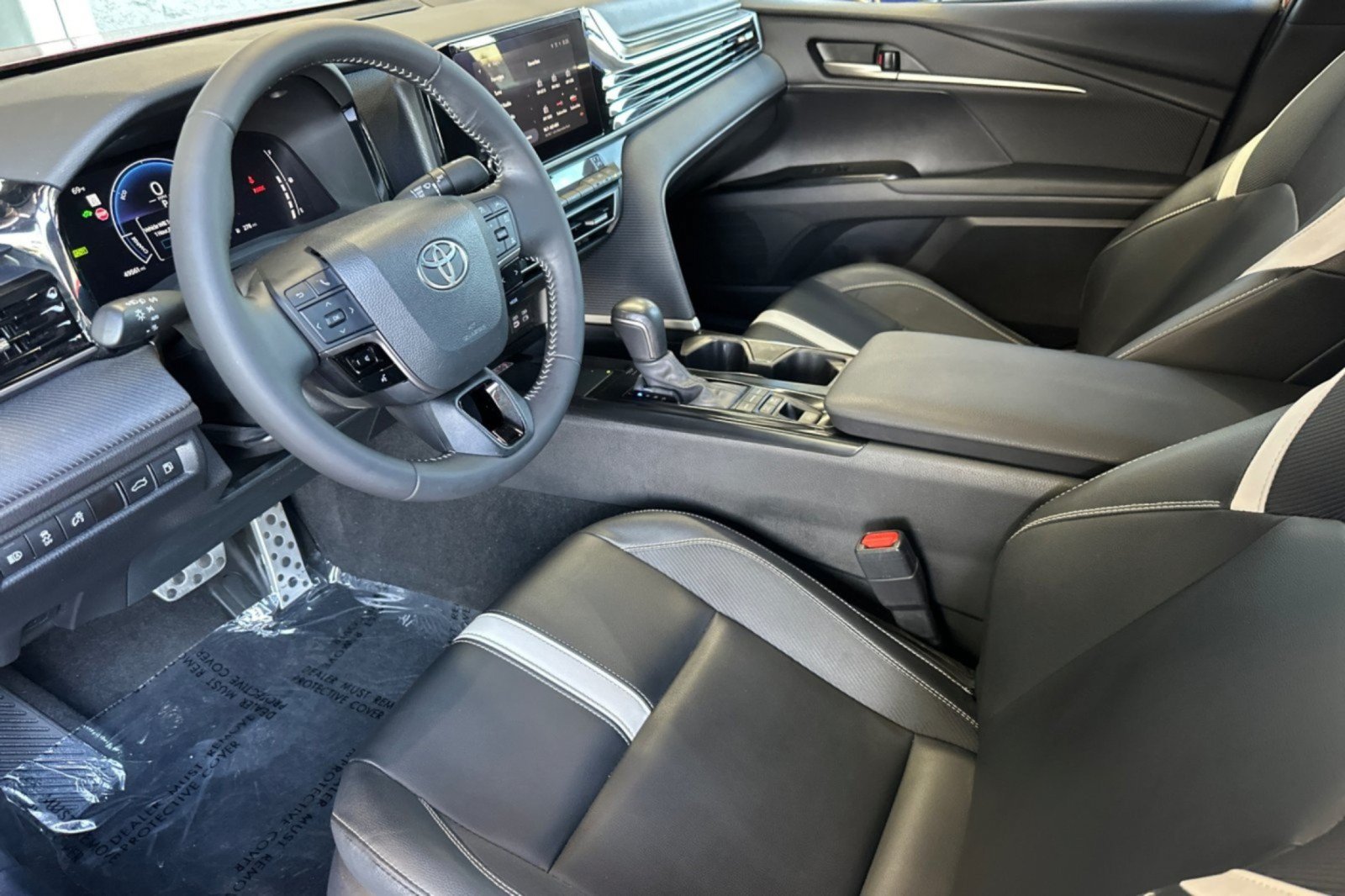 Certified 2025 Toyota Camry SE FWD image 9