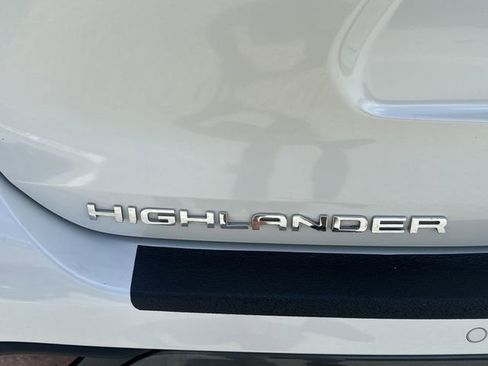 Used 2021 Toyota Highlander Limited FWD image 9