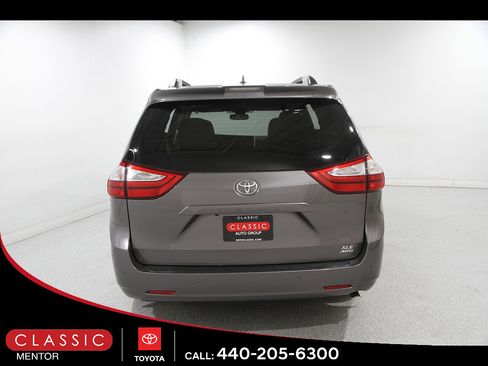 Used 2018 Toyota Sienna XLE Premium AWD/4WD image 22