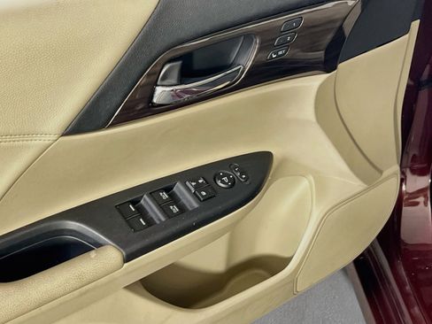 Used 2017 Honda Accord Touring image 17