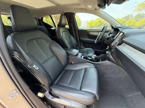 Used 2024 Volvo XC40 B5 Plus AWD/4WD image 27