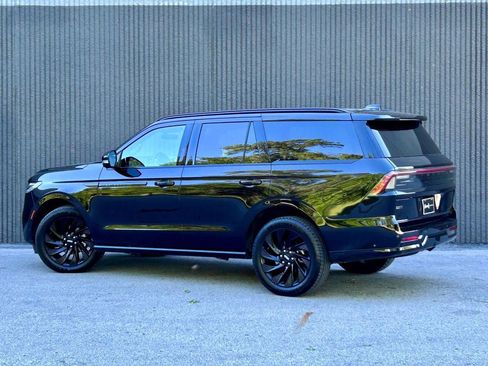 Used 2025 Lincoln Navigator Reserve w/ Jet Appearance Package AWD/4WD image 4