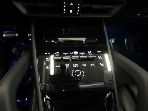 Used 2025 Porsche Cayenne Turbo image 19