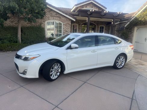 Used 2015 Toyota Avalon Limited FWD image 1