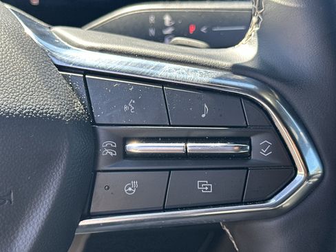 Used 2025 Chevrolet Traverse LT image 27