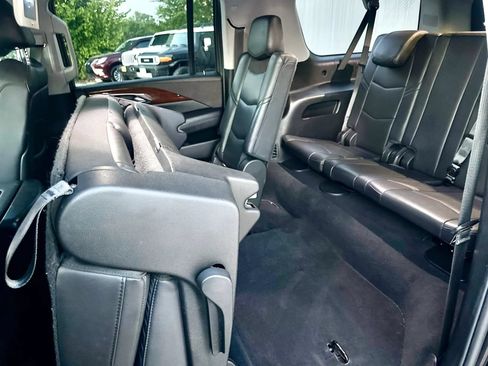 Used 2018 Cadillac Escalade ESV Premium Luxury AWD/4WD image 14