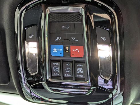 Used 2022 Jeep Grand Cherokee Summit image 32