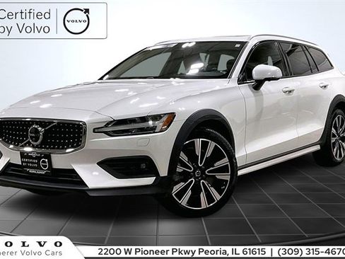 Certified 2024 Volvo V60 B5 Cross Country Ultimate w/ Protection Package Premier image 1