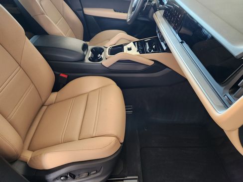 Certified 2025 Porsche Cayenne Coupe image 17