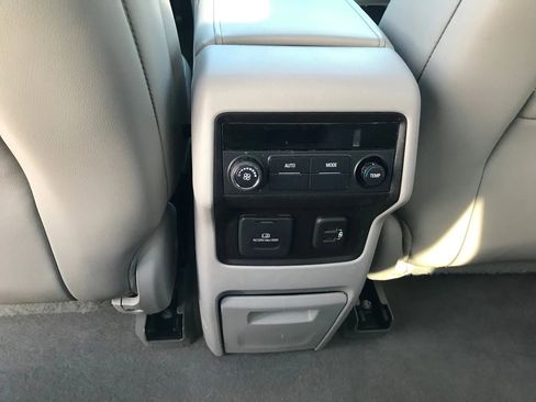 Used 2019 GMC Acadia SLT image 37