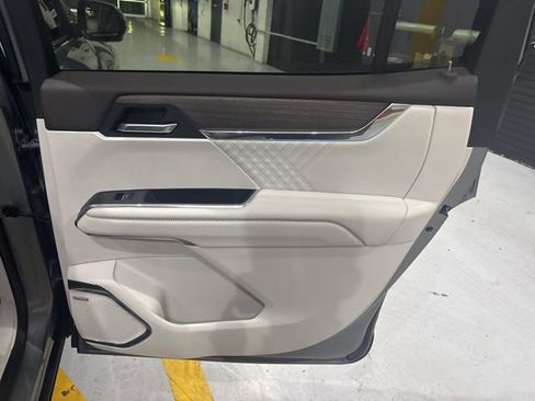 Used 2024 GMC Acadia Denali w/ Super Cruise Package image 36