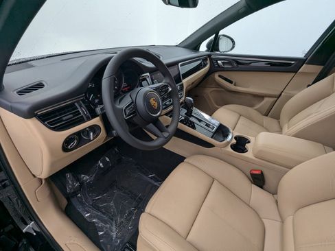 New 2026 Porsche Macan AWD/4WD image 4