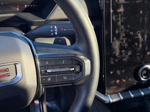 Used 2024 GMC Acadia AT4 w/ Luxury Package image 18