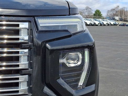 Certified 2023 GMC Canyon Denali w/ Denali Black Edition image 9