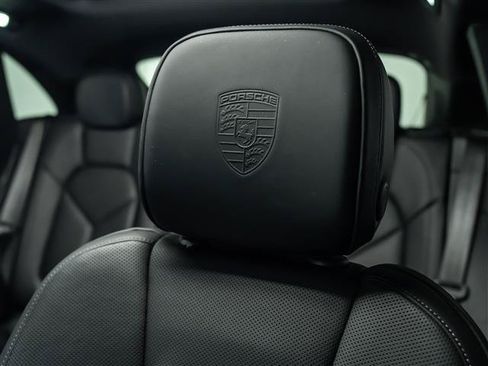 Certified 2026 Porsche Macan AWD/4WD image 23