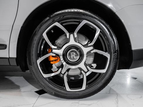 Used 2022 Rolls-Royce Cullinan w/ Dark Exterior Package image 14