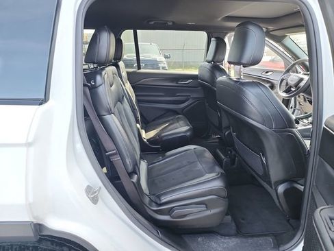 Used 2023 Jeep Grand Cherokee L Laredo image 10