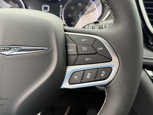 New 2026 Chrysler Pacifica Select image 20
