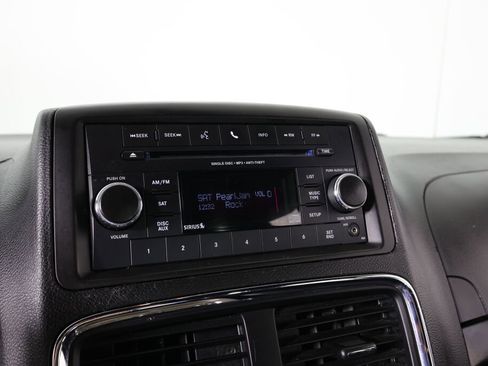 Used 2017 Dodge Grand Caravan SXT FWD image 33