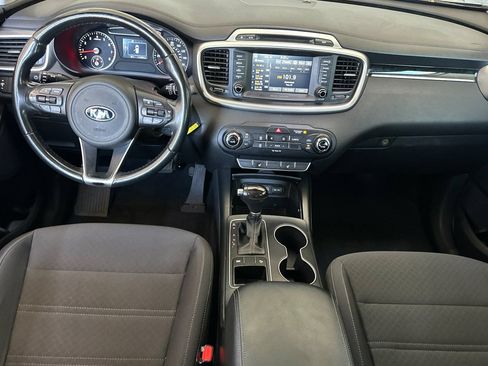Used 2017 Kia Sorento FWD w/ LX Convenience Package image 14