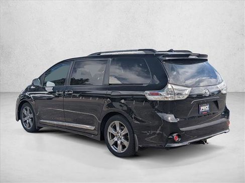 Used 2018 Toyota Sienna SE Premium image 7