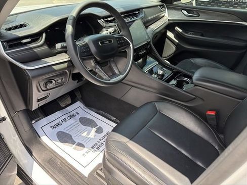 Used 2023 Jeep Grand Cherokee Limited AWD/4WD image 23