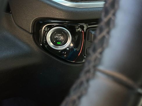 Used 2025 Chevrolet Silverado 1500 LT image 16